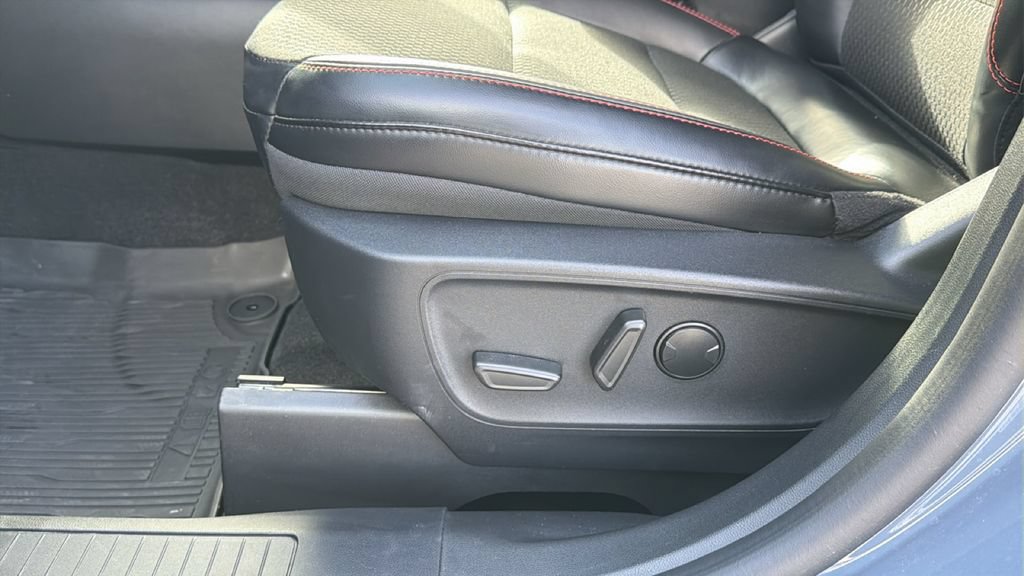 Used 2025 Ford Escape ST-Line w/ Tech Pack #1 FWD image 14