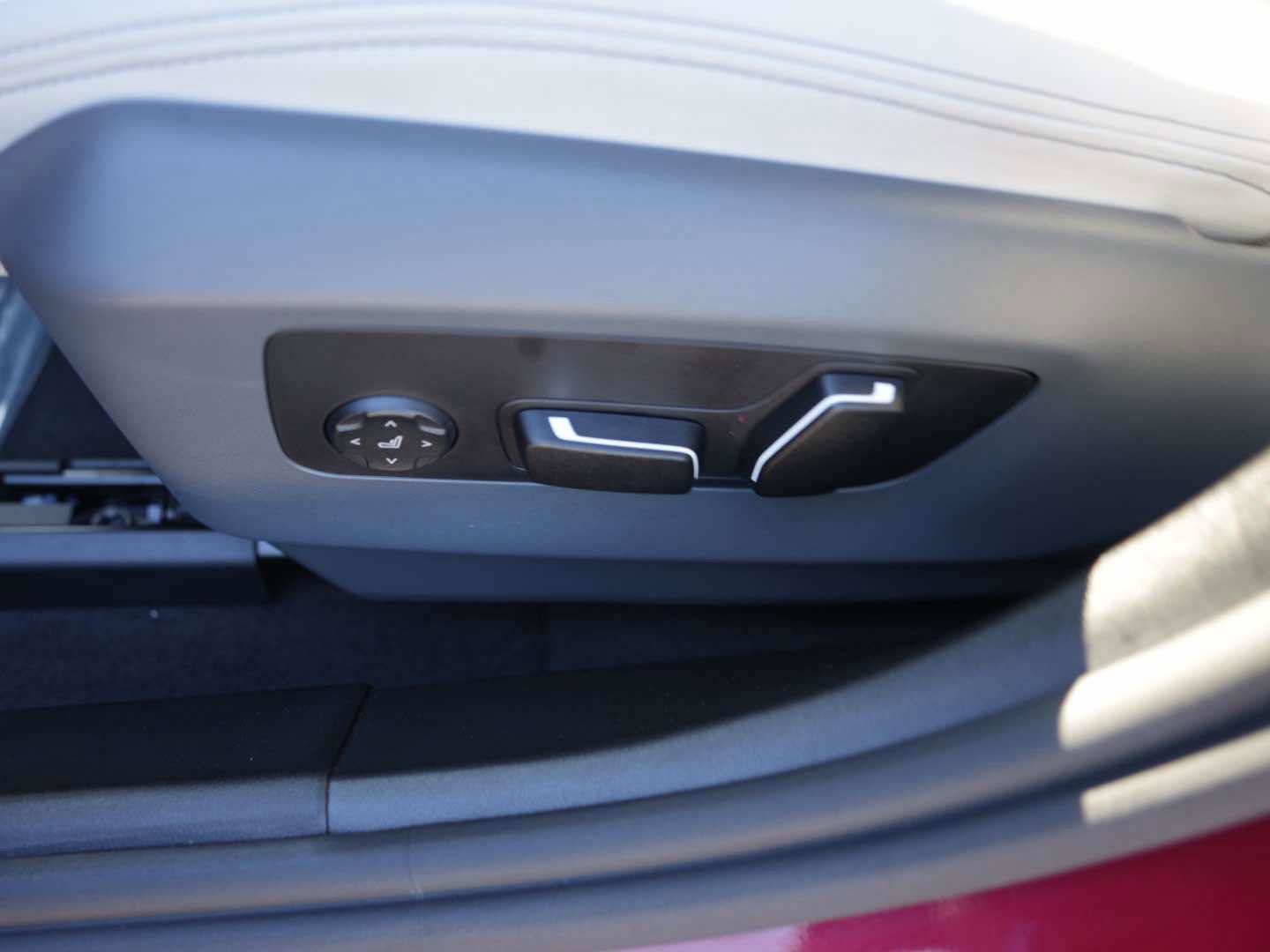 Used 2025 BMW i5 M60 w/ Dynamic Handling Package image 12