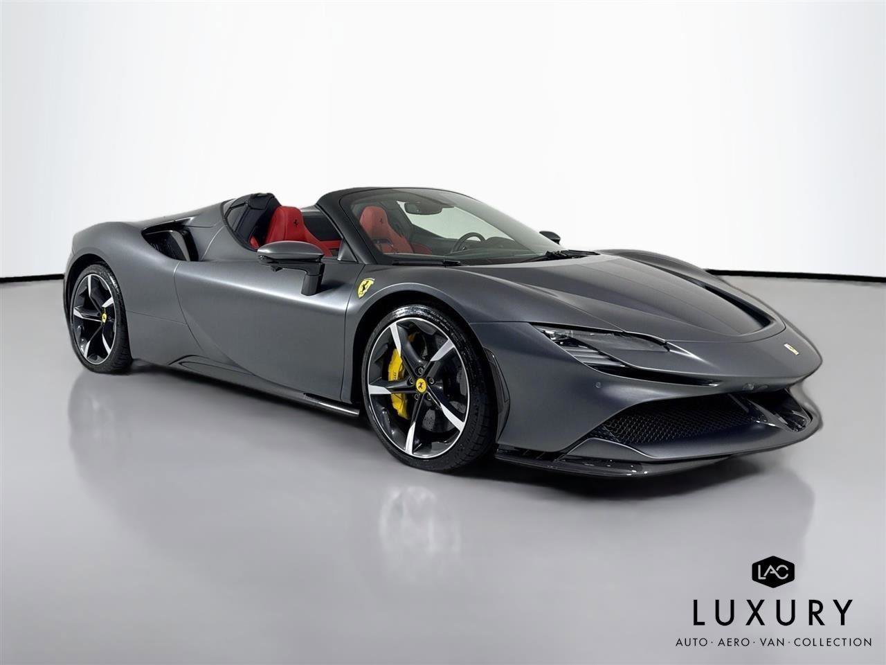 Used 2022 Ferrari SF90 Spider image 3