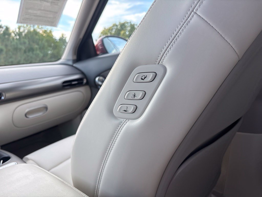 Used 2024 Genesis GV60 RWD image 22