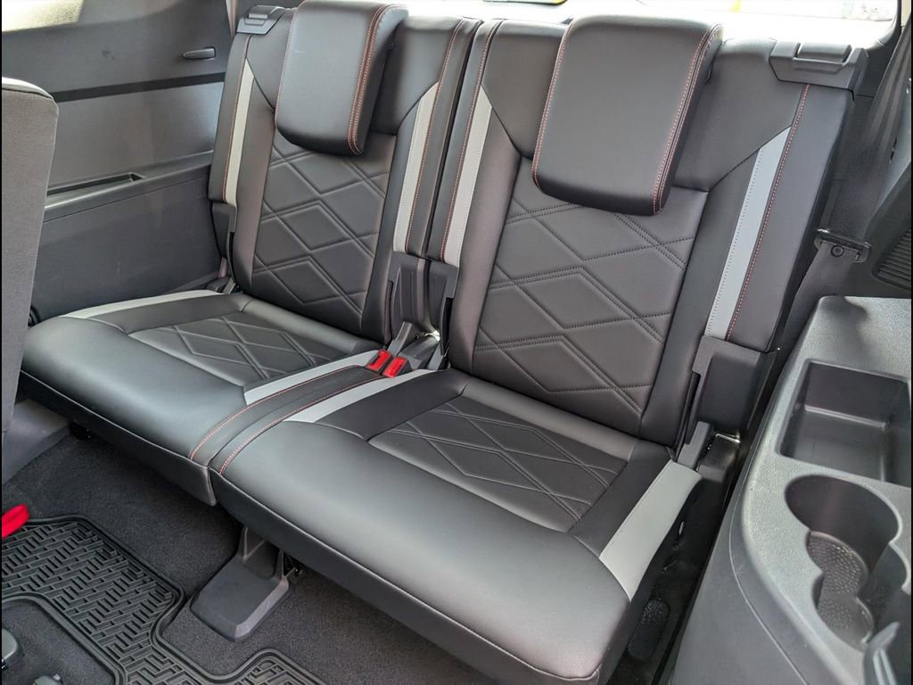Used 2024 Volkswagen Atlas Peak Edition SE AWD/4WD image 8