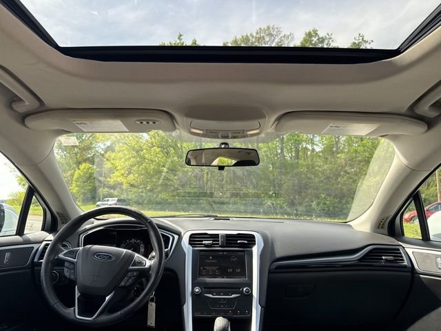 Used 2015 Ford Fusion SE FWD image 13