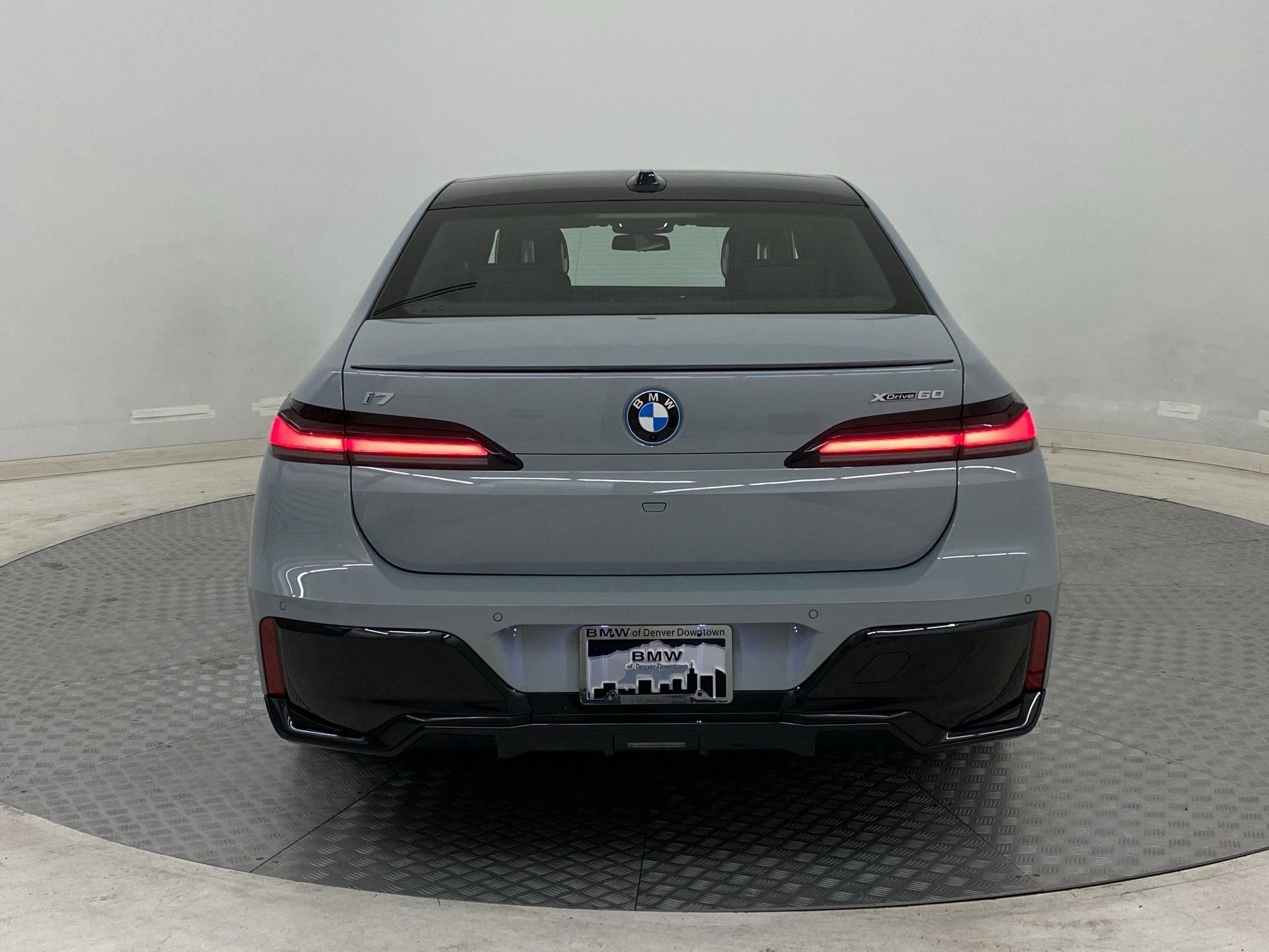 Used 2025 BMW i7 xDrive60 AWD/4WD image 9