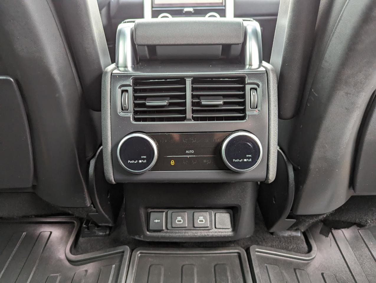Used 2023 Land Rover Discovery S R-Dynamic image 32
