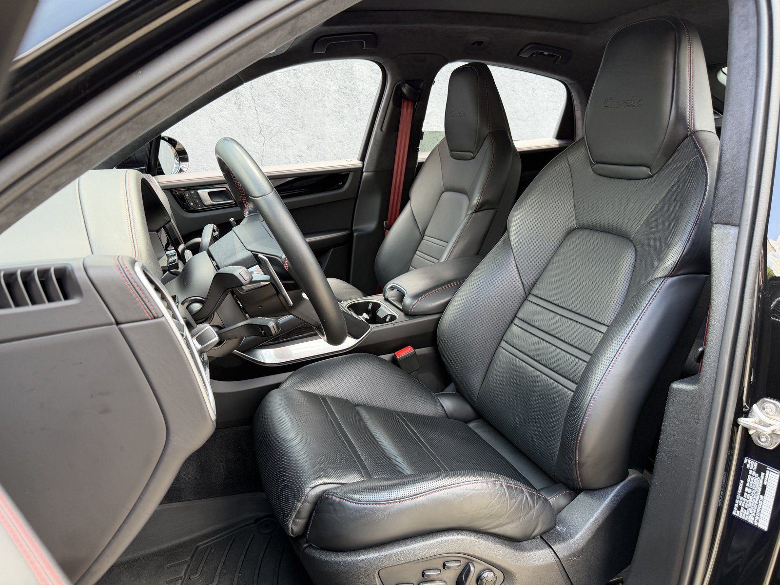 Used 2023 Porsche Cayenne Turbo AWD/4WD image 15