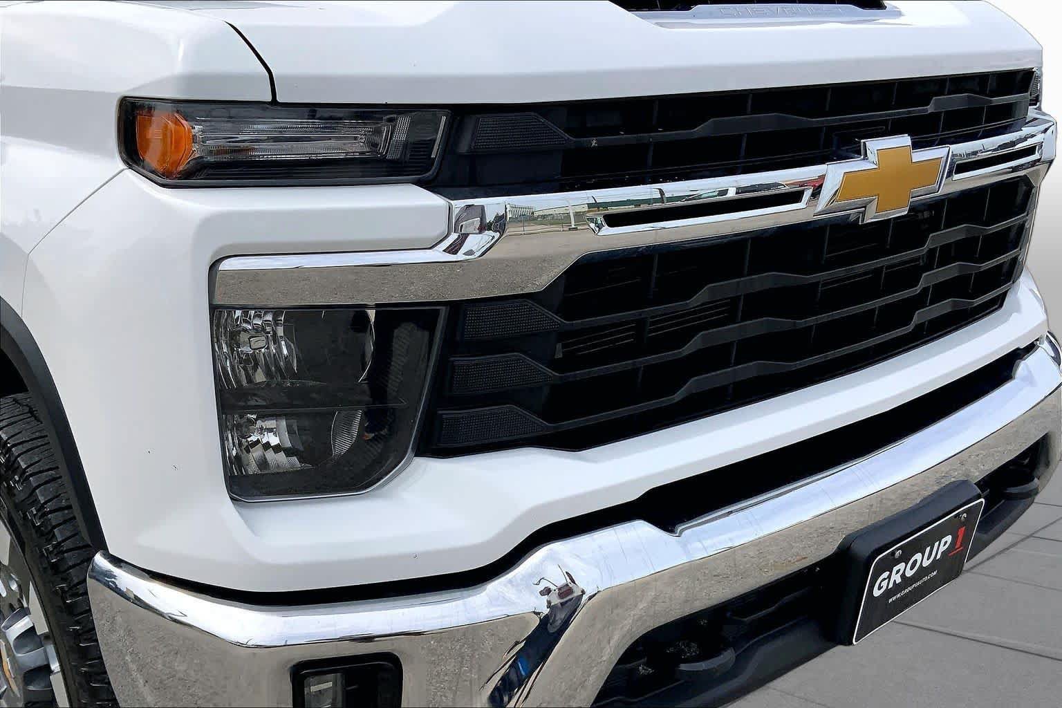 Used 2024 Chevrolet Silverado 2500 LT AWD/4WD image 29