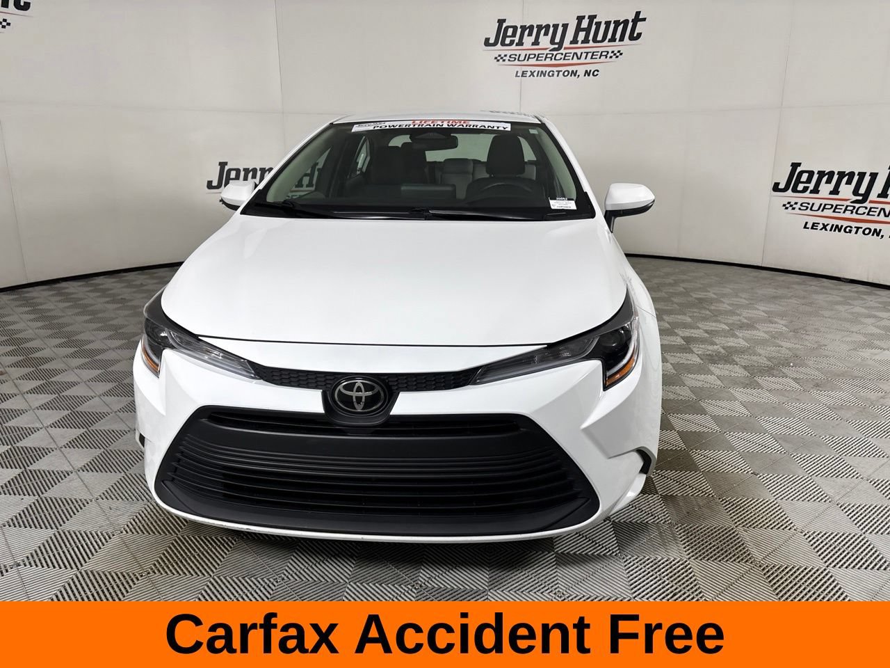 Used 2025 Toyota Corolla LE FWD image 3