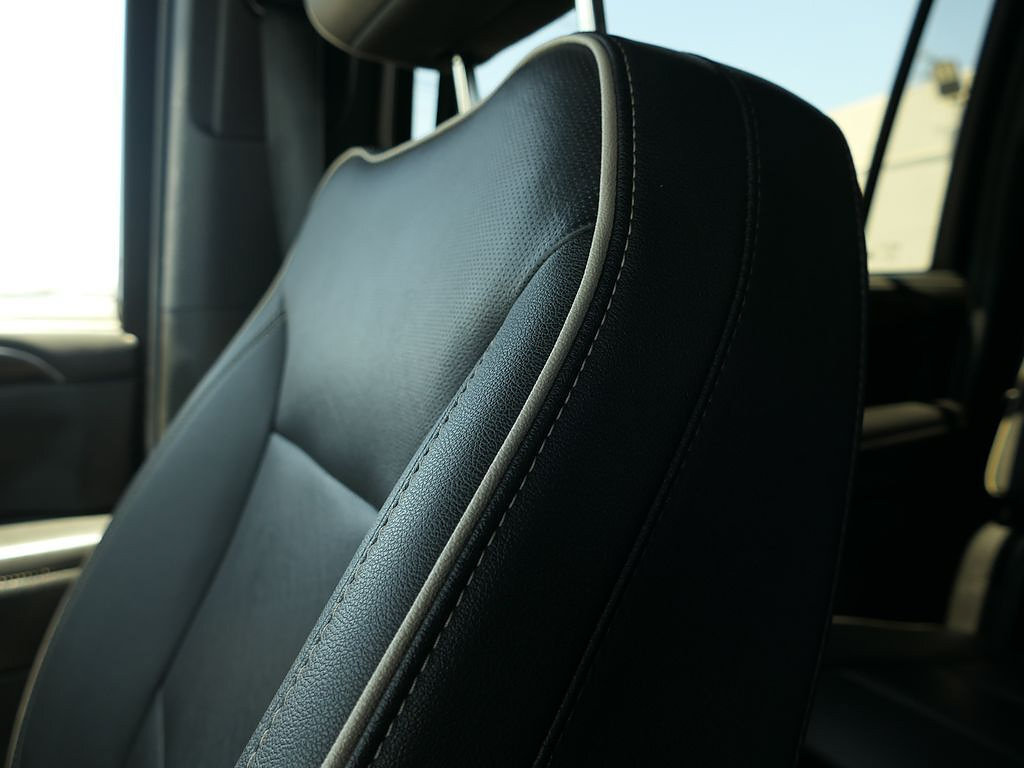 Used 2024 Chevrolet Suburban Premier RWD image 12