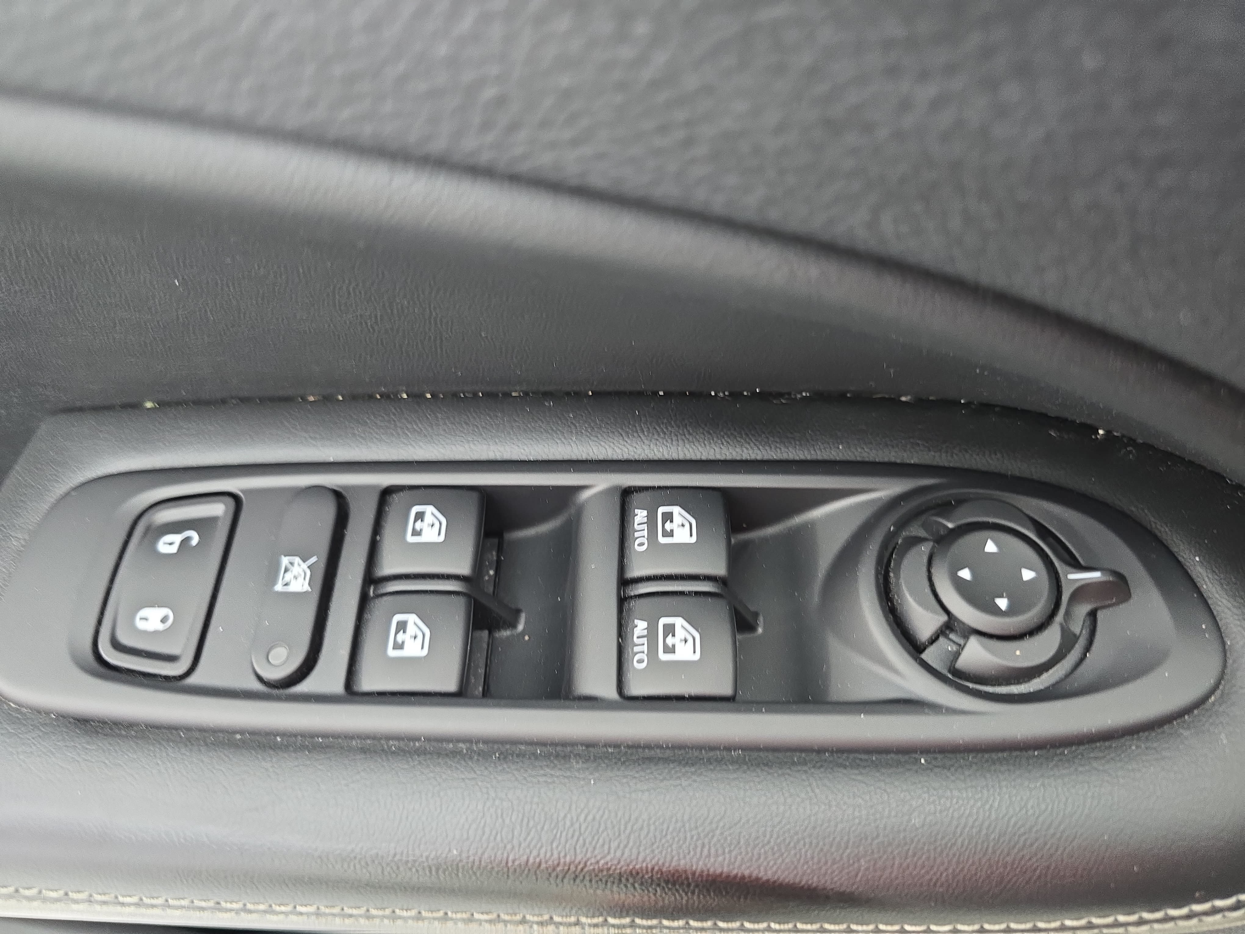 Used 2021 Jeep Compass Latitude w/ Sun and Sound Group AWD/4WD image 28