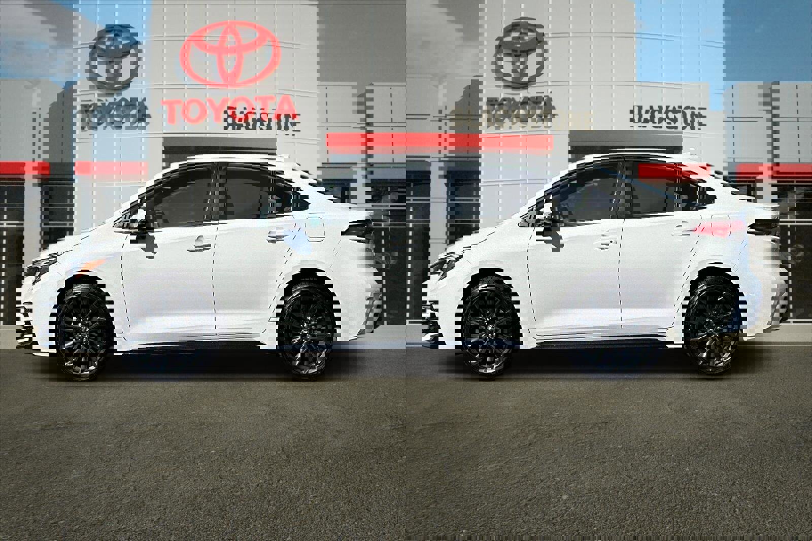 Used 2026 Toyota Corolla SE w/ SE Package image 6