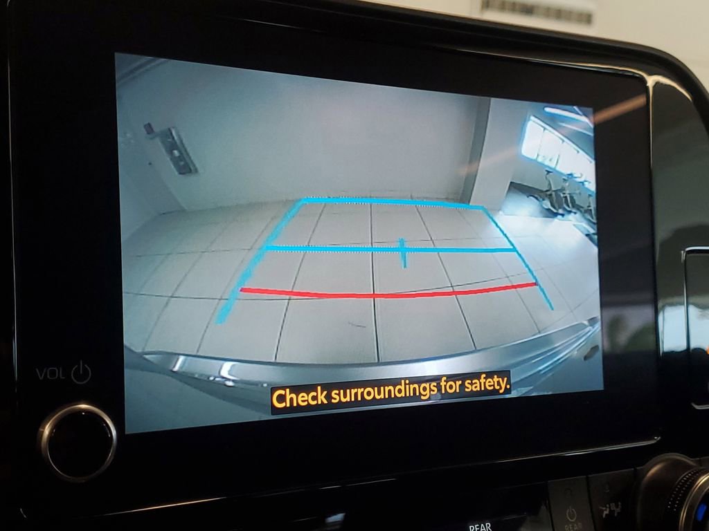 Used 2024 Toyota Highlander LE FWD image 28