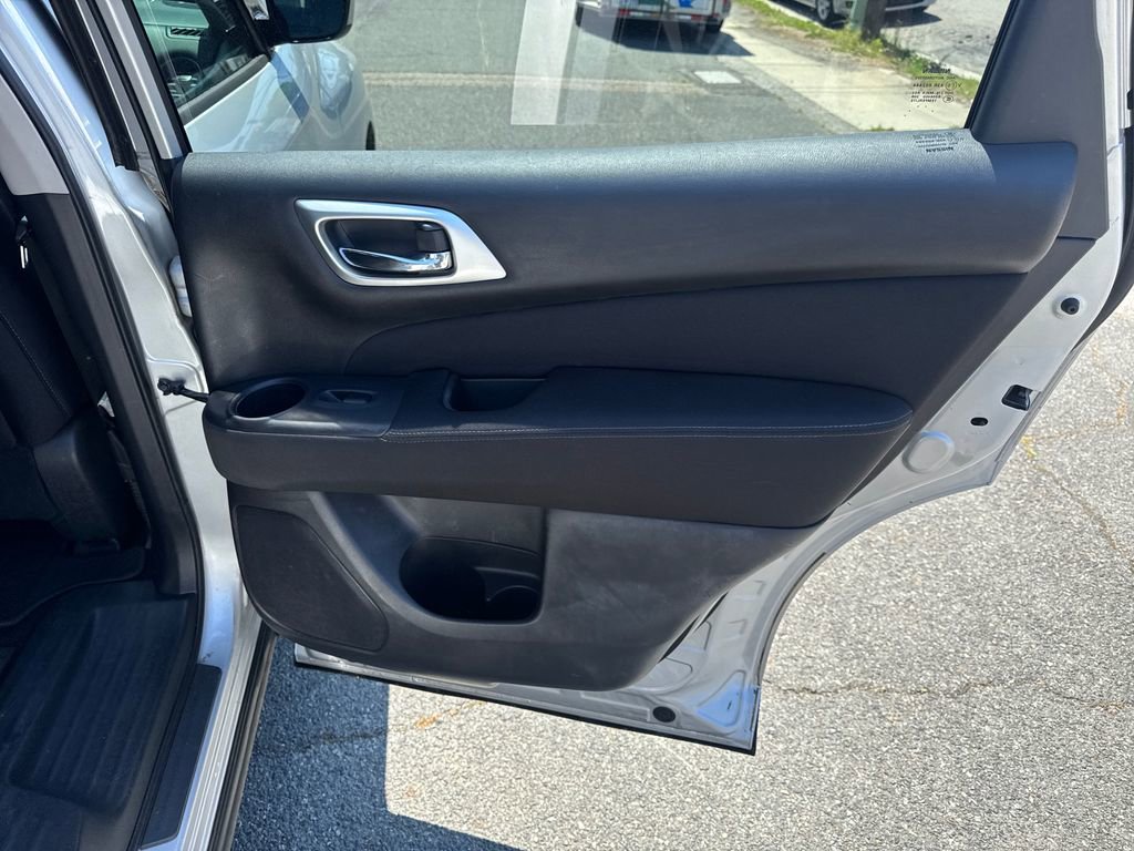 Used 2017 Nissan Pathfinder SV FWD image 39