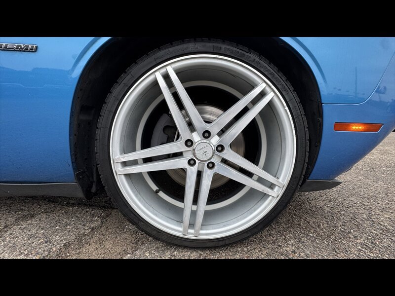 Used 2015 Dodge Challenger R/T Plus RWD image 9
