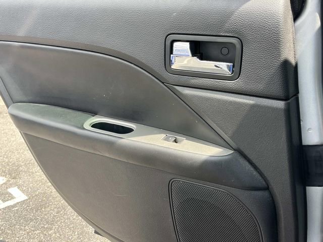 Used 2010 Ford Fusion SEL image 18