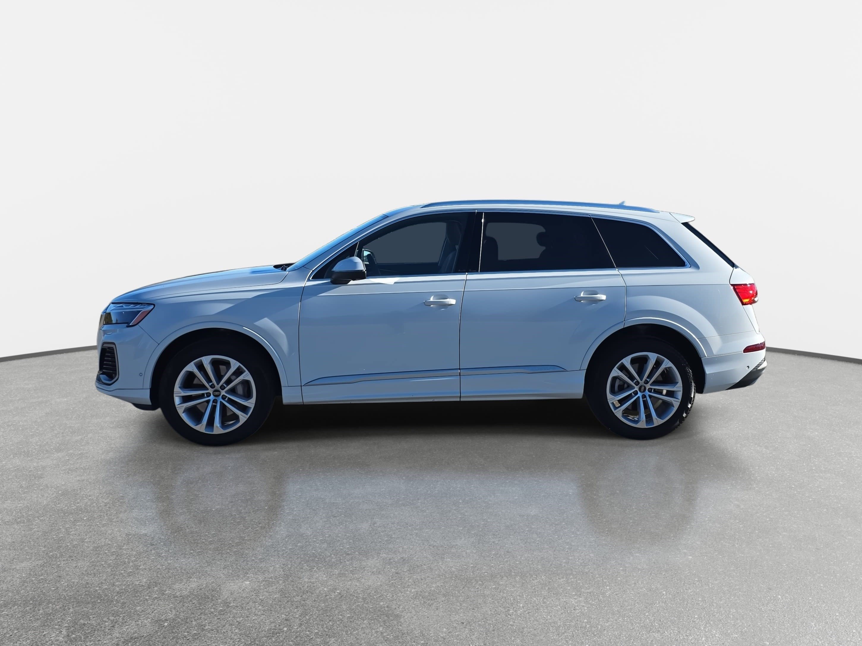 Certified 2025 Audi Q7 2.0T Premium Plus image 8