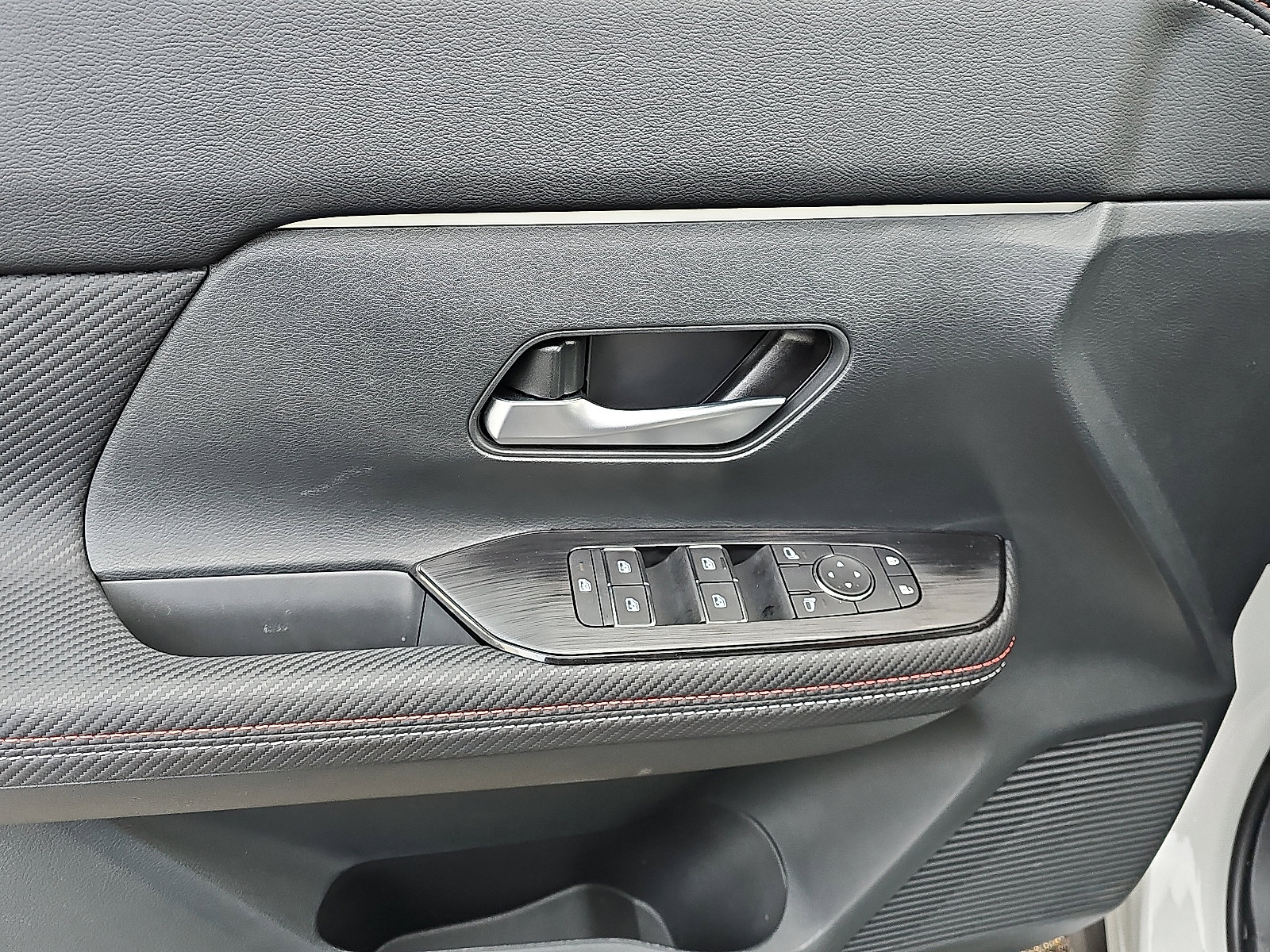 Certified 2025 Nissan Kicks SR w/ SR Premium Package image 13