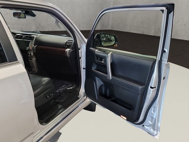 Used 2020 Toyota 4Runner Limited AWD/4WD image 14