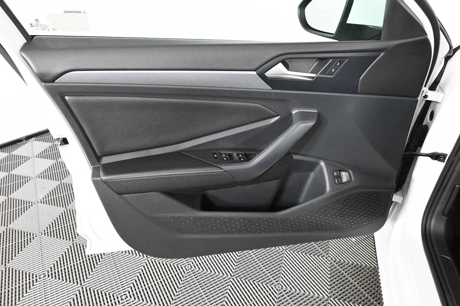 Certified 2023 Volkswagen Jetta SE w/ Panoramic Sunroof Package FWD image 17