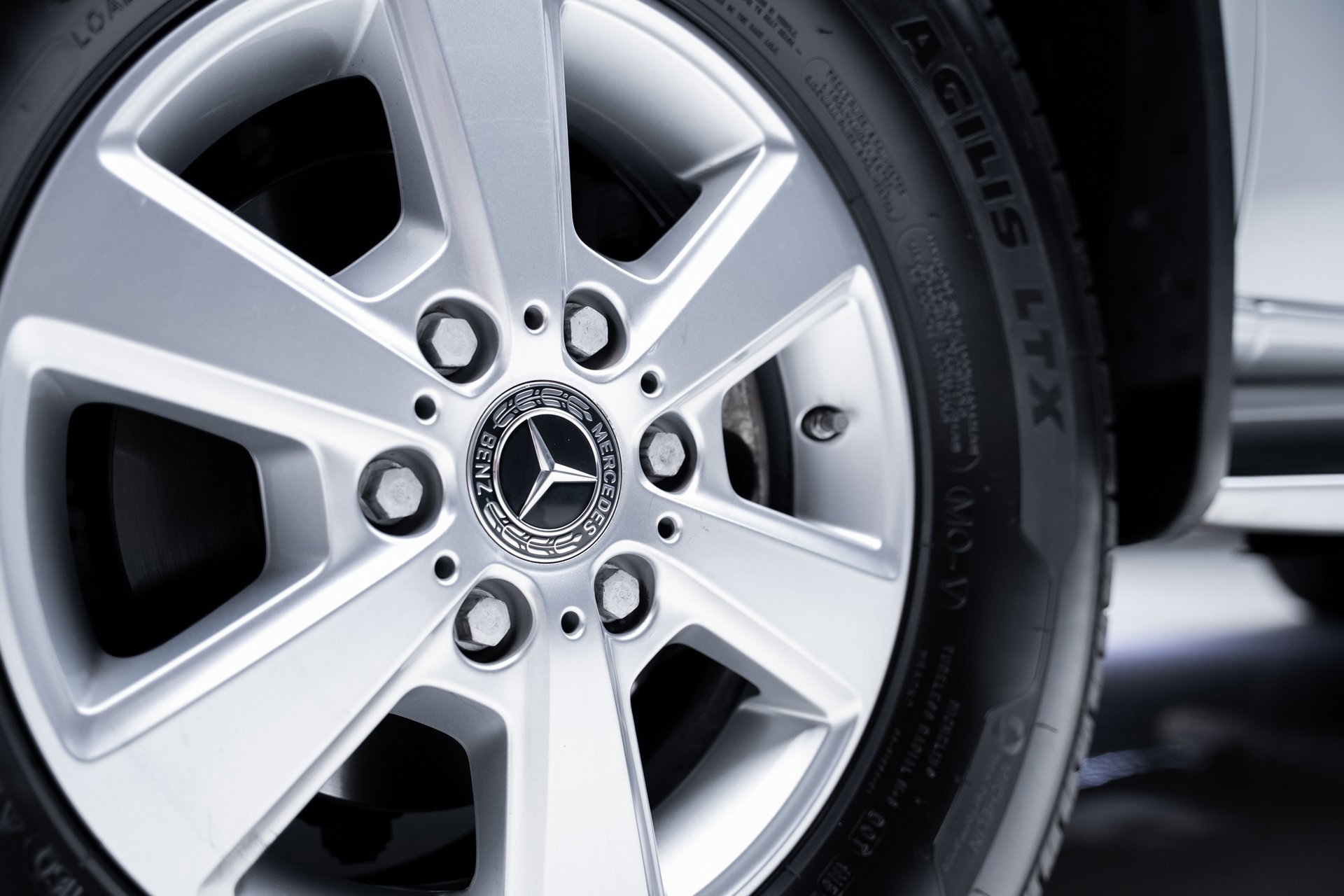 Used 2022 Mercedes-Benz Sprinter 144 Cargo image 22