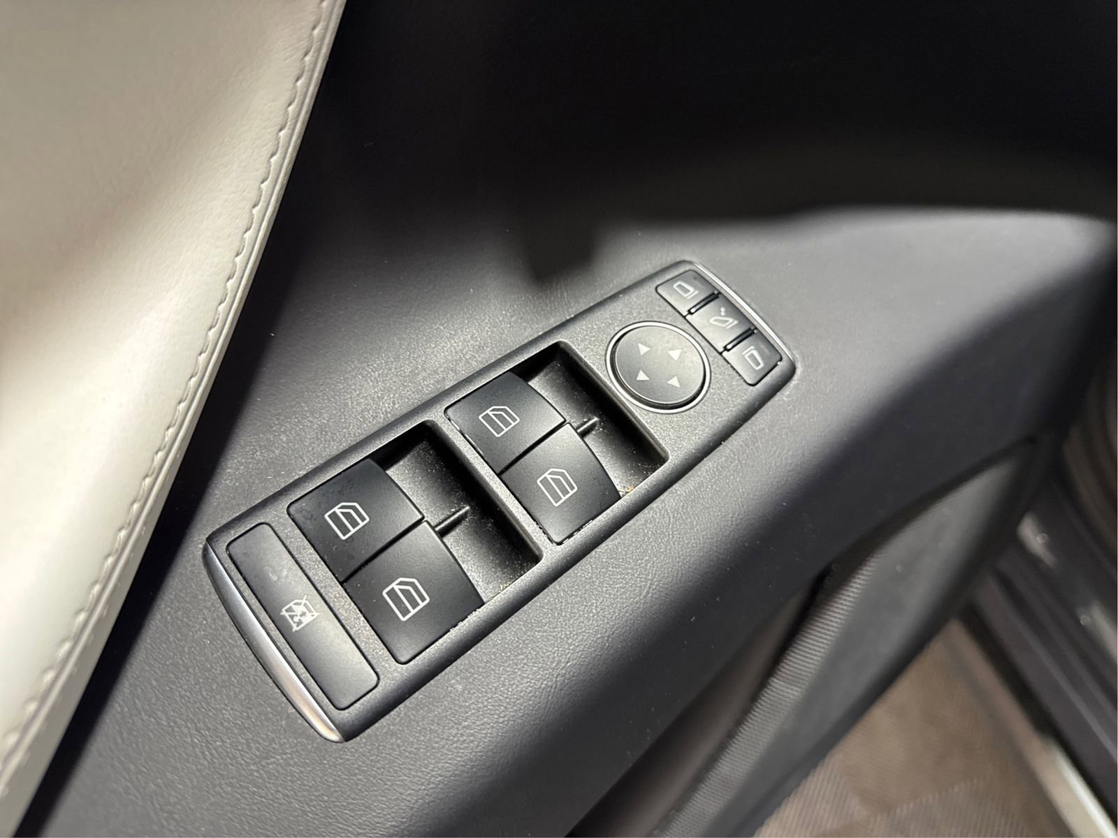 Used 2017 Tesla Model X 75D image 24