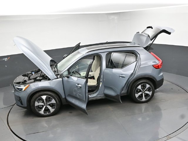 Used 2023 Volvo XC40 B5 Plus w/ Protection Package Premier AWD/4WD image 50