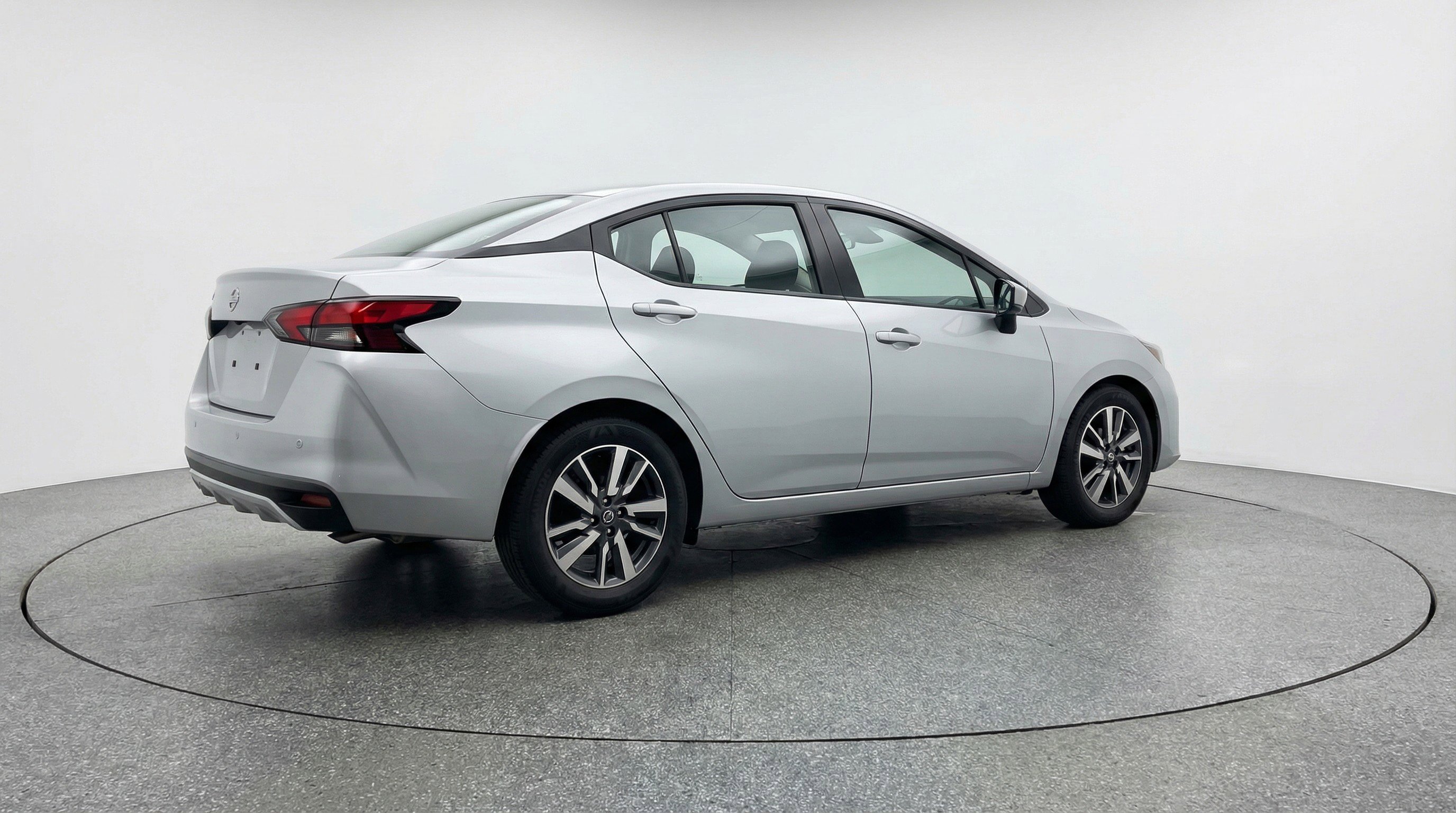 Used 2025 Nissan Versa SV image 9