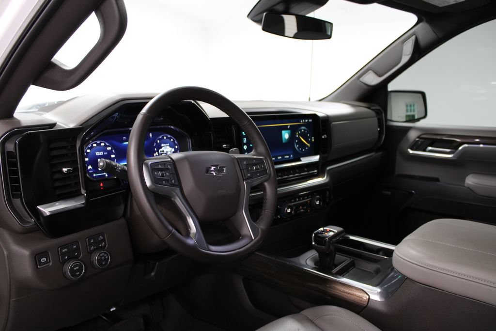 Used 2025 Chevrolet Silverado 1500 LT Trail Boss w/ LT Trail Boss Premium Package AWD/4WD image 27
