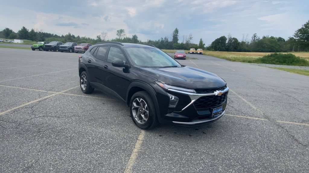 Certified 2024 Chevrolet Trax LT FWD image 2