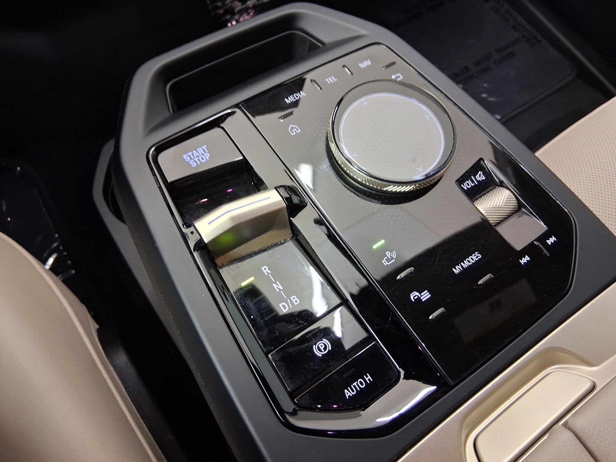 Certified 2023 BMW iX xDrive50 w/ Convenience Package image 16