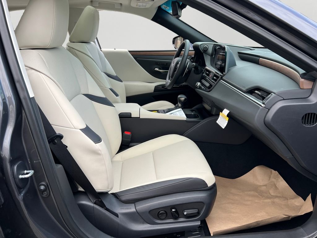 Certified 2025 Lexus ES 350 w/ Premium Package image 5