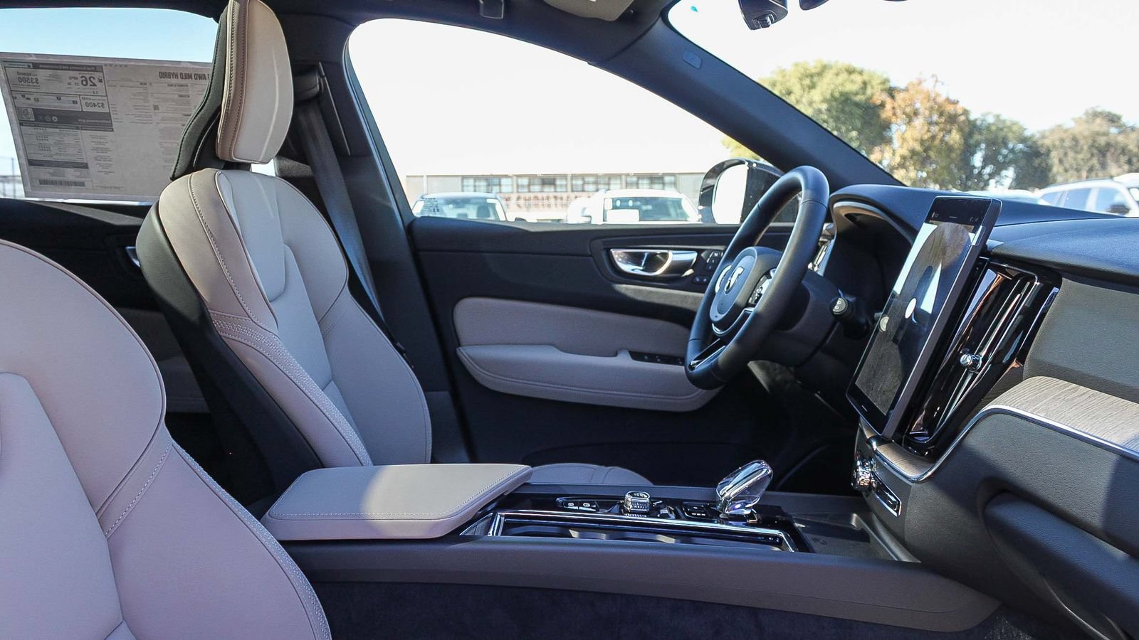New 2026 Volvo XC60 B5 Plus w/ Climate Package PRO AWD/4WD image 33