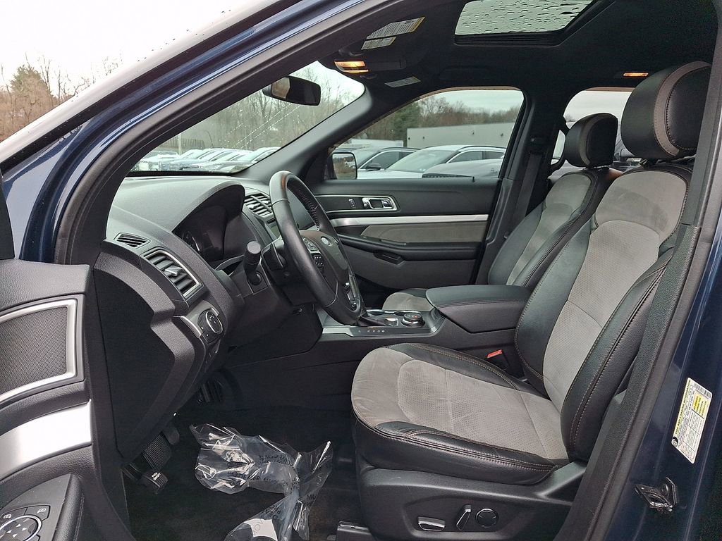 Certified 2017 Ford Explorer XLT w/ Equipment Group 202A image 14