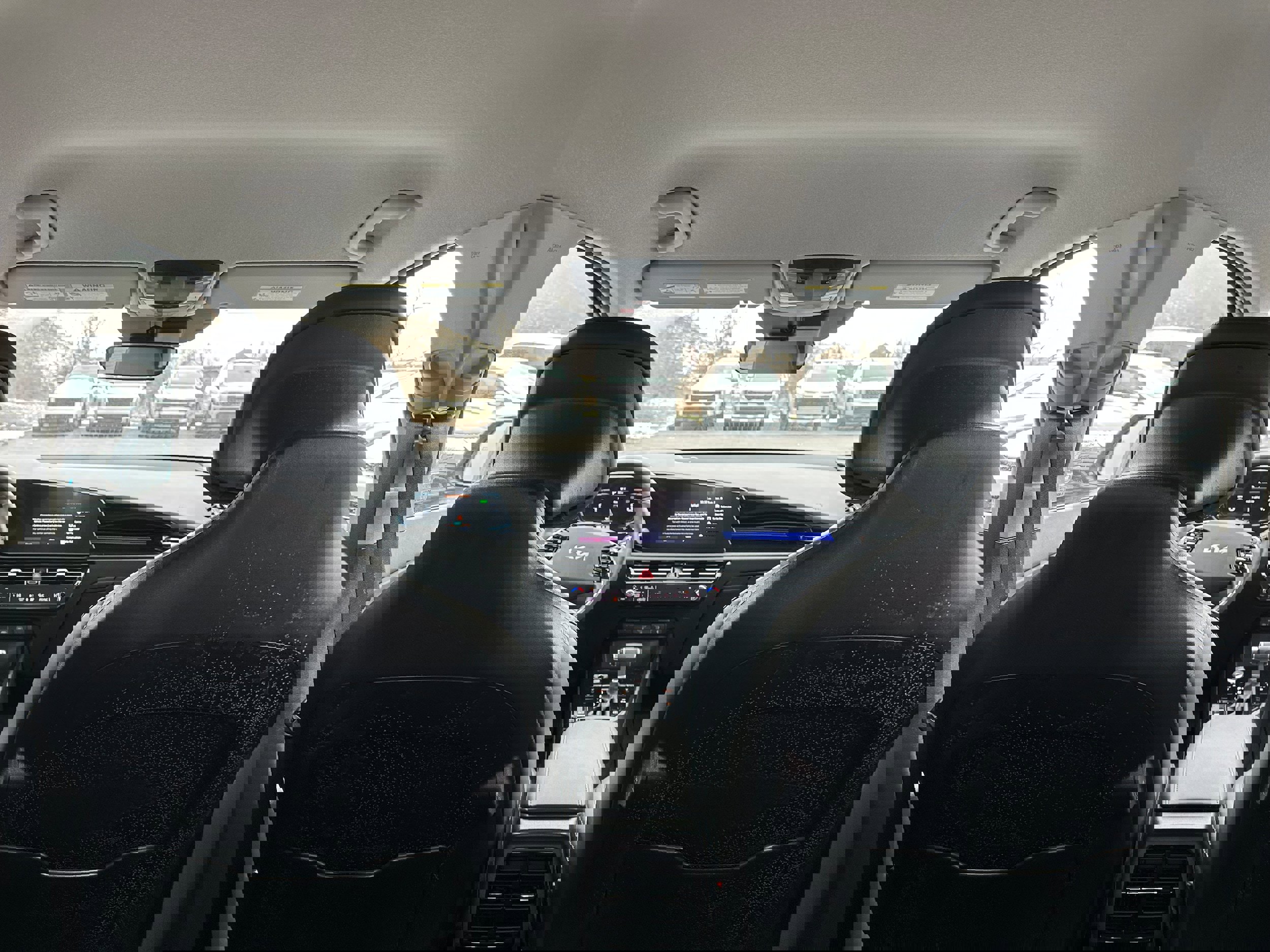 Used 2025 Kia Niro EX image 11