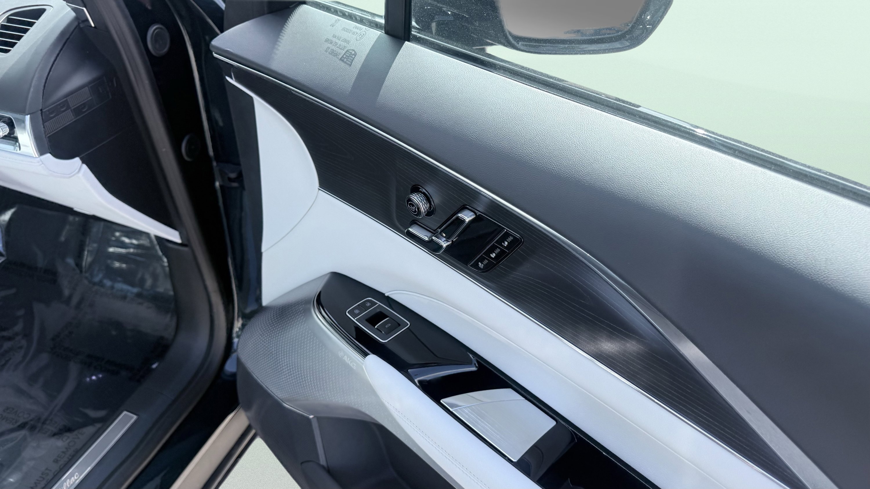 Used 2024 Cadillac Lyriq Luxury AWD/4WD image 46
