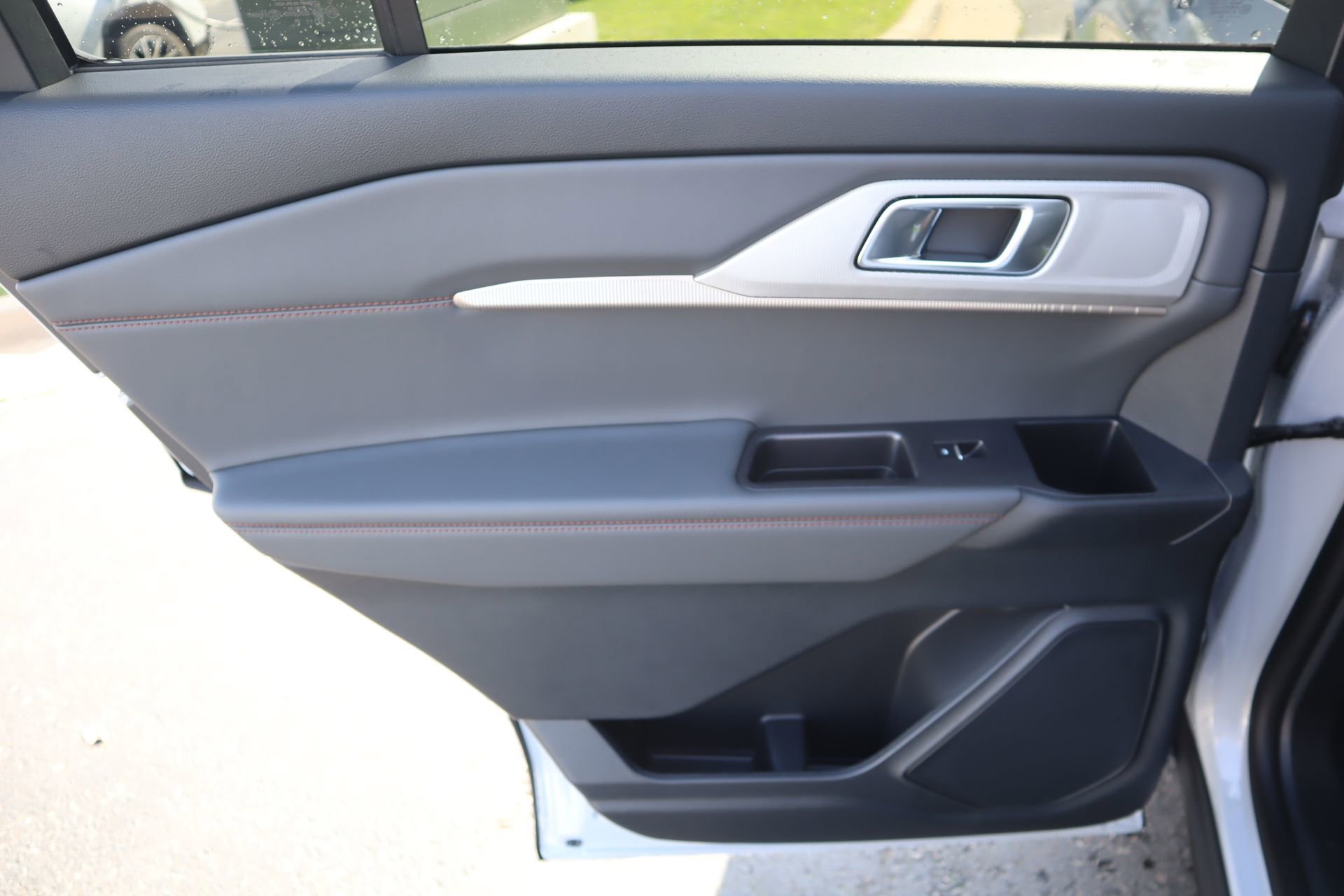 New 2026 Ford Explorer Active RWD image 18