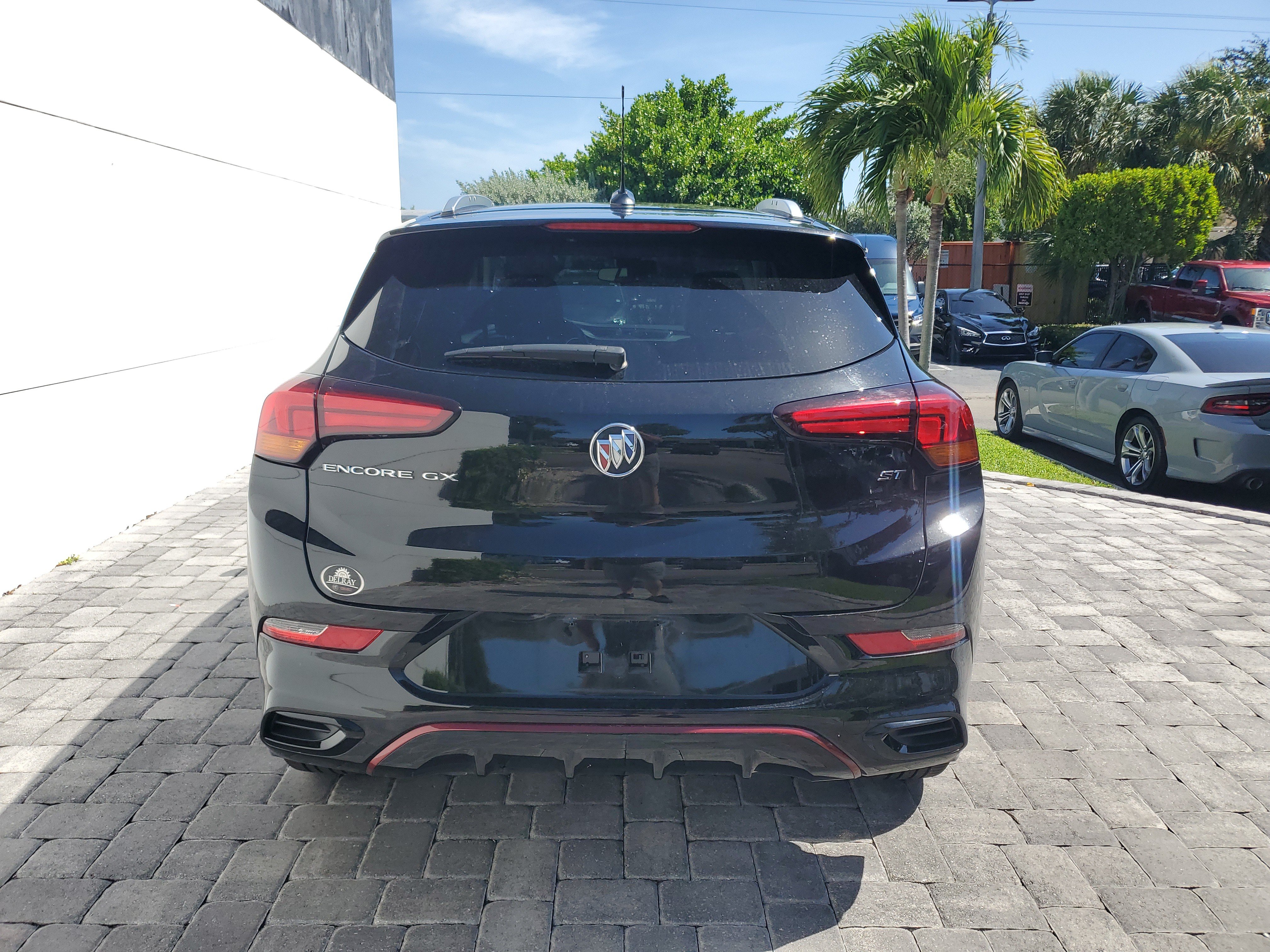 Used 2023 Buick Encore GX Select w/ Sport Touring Package FWD image 5