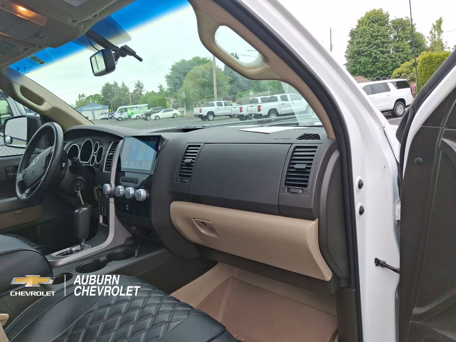 Used 2010 Toyota Tundra 4x4 CrewMax image 25
