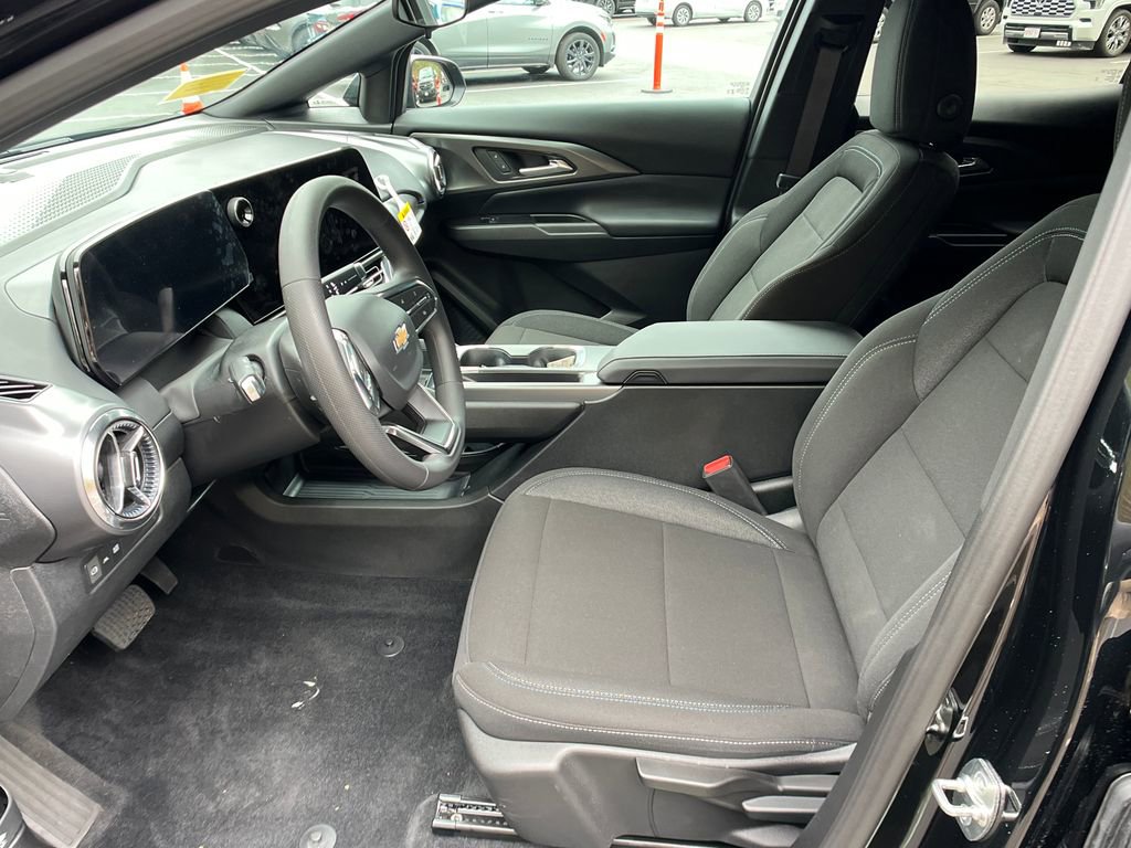 Used 2026 Chevrolet Equinox EV LT FWD image 9