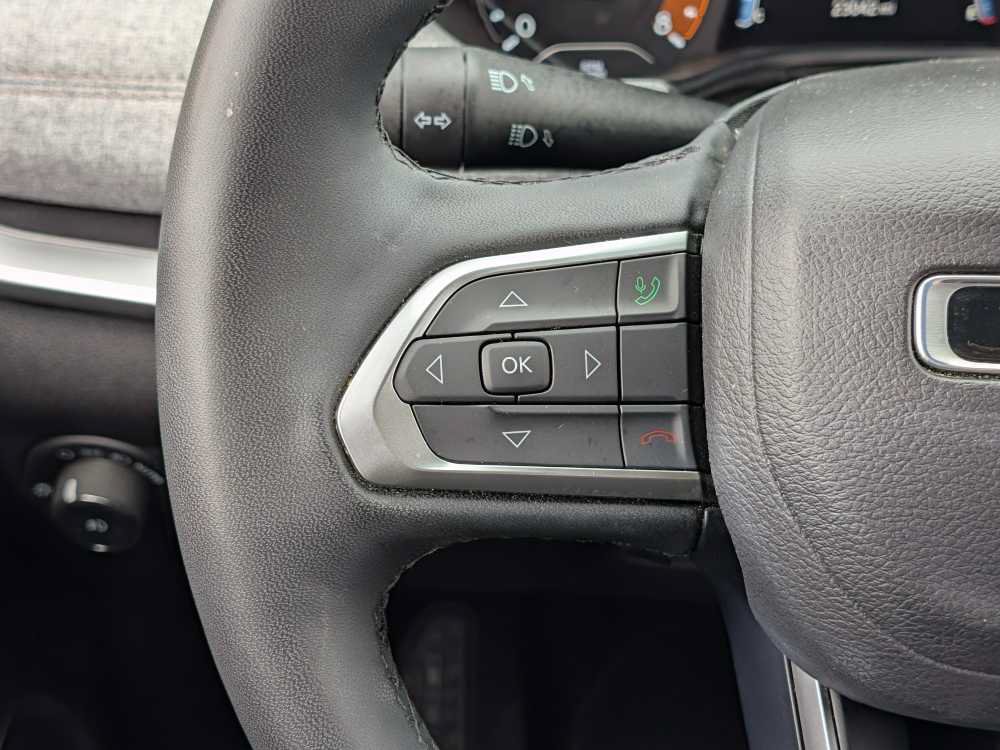 Used 2024 Jeep Compass Latitude AWD/4WD image 30