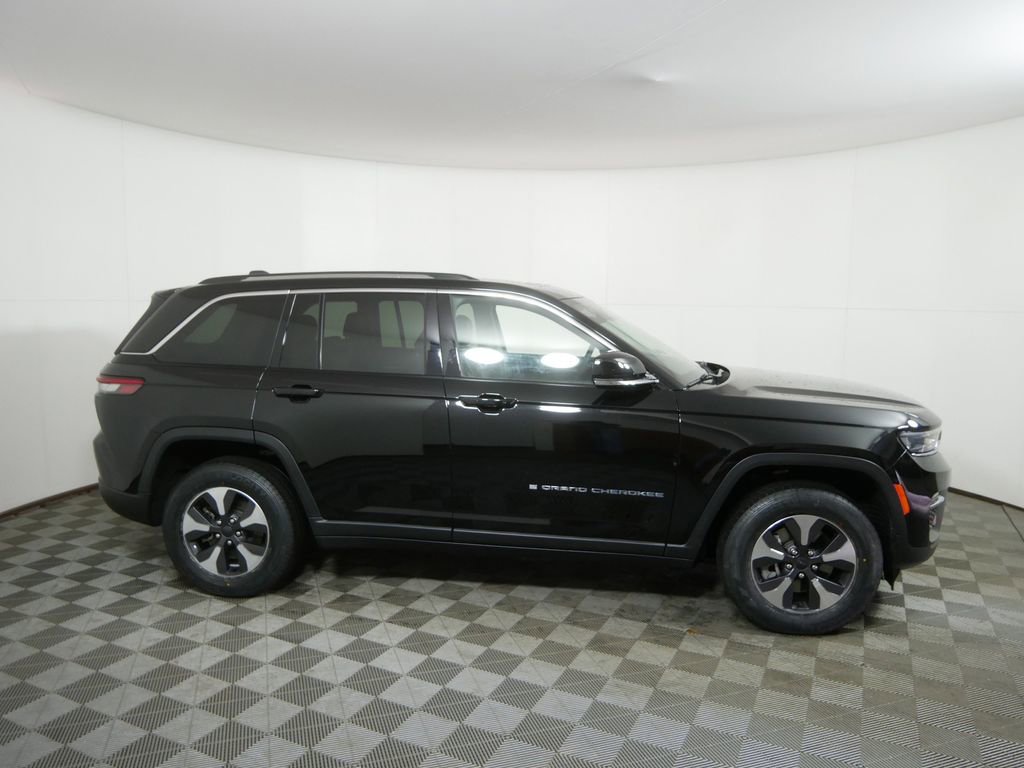 Used 2022 Jeep Grand Cherokee Limited 4xe image 2