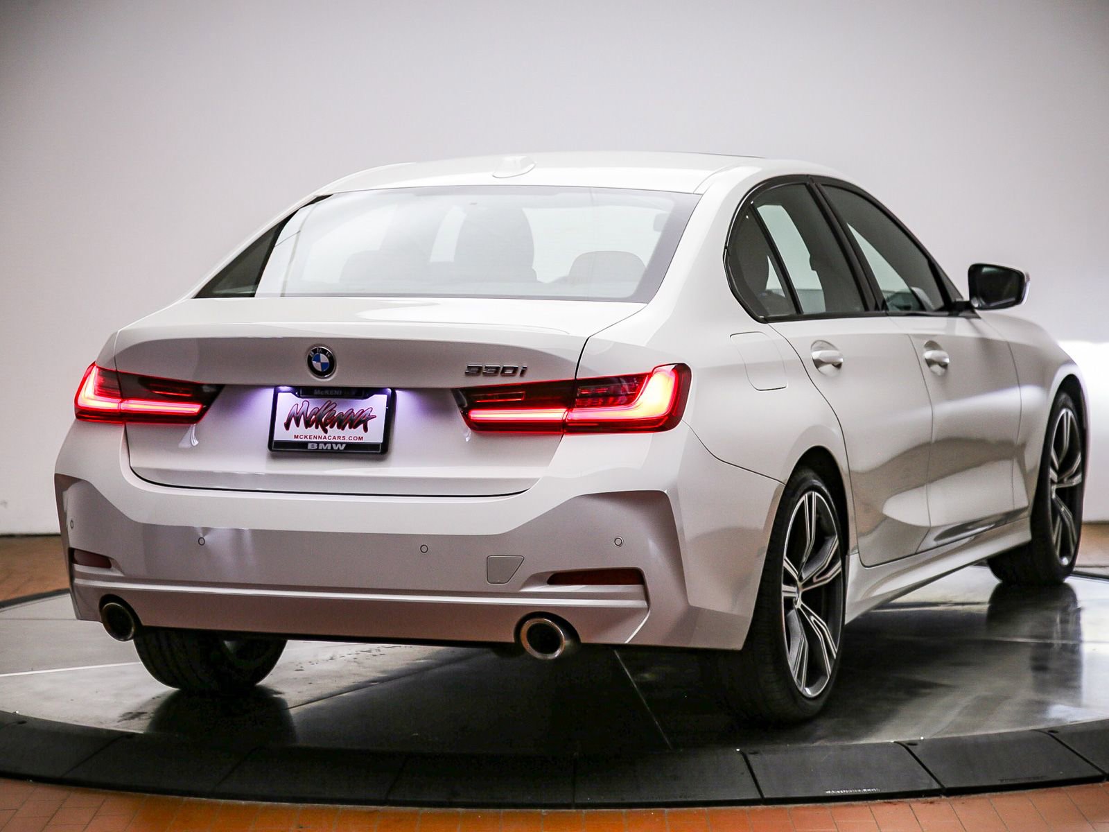 Used 2023 BMW 330i Sedan w/ Convenience Package RWD image 5