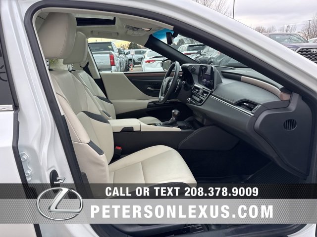 Used 2024 Lexus ES 300h w/ Premium Package image 12