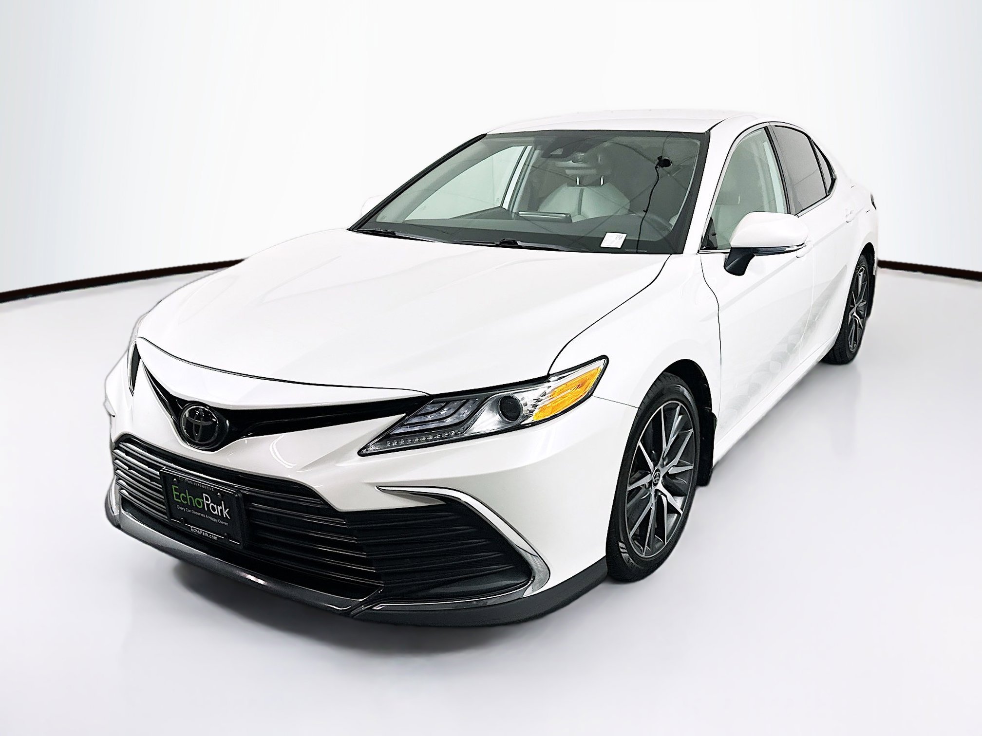 Used 2023 Toyota Camry XLE image 3