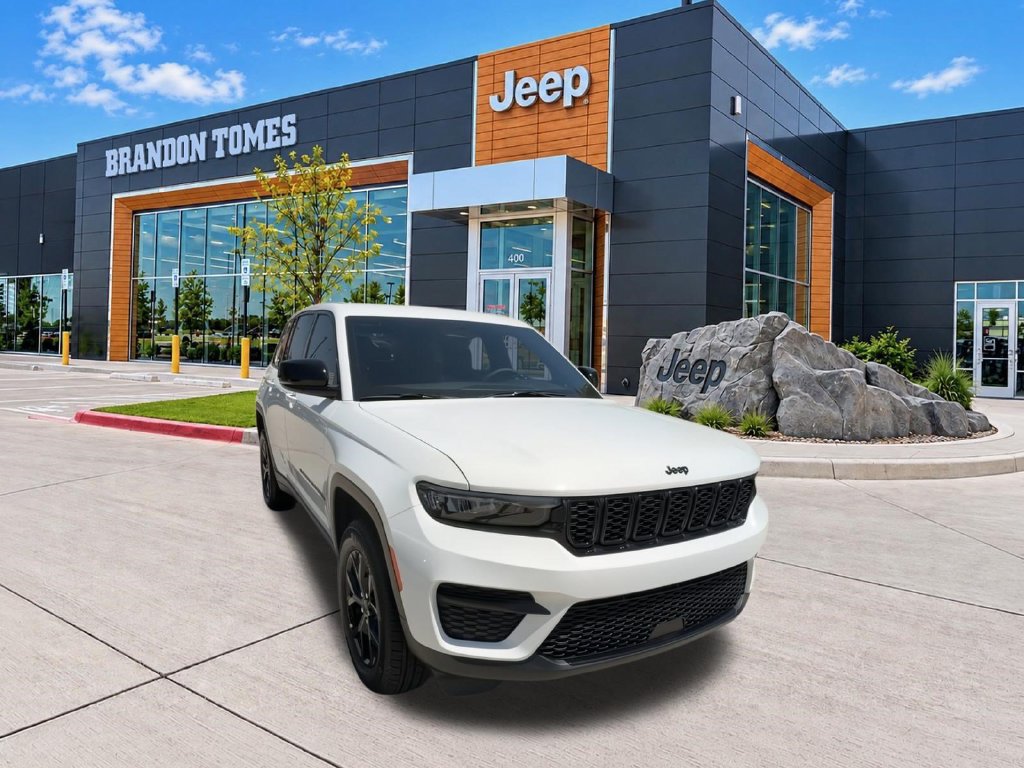 Used 2025 Jeep Grand Cherokee Altitude RWD image 2