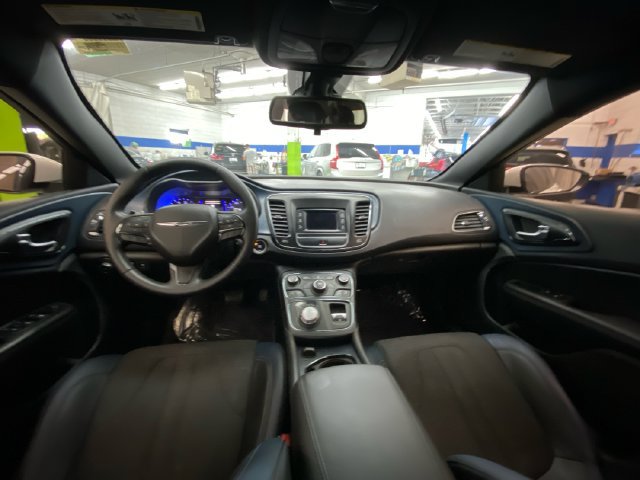 Used 2015 Chrysler 200 S FWD image 27