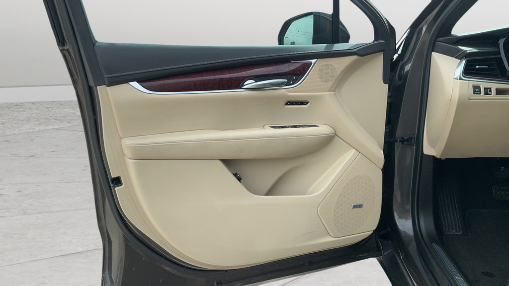 Used 2019 Cadillac XT5 Luxury FWD image 18