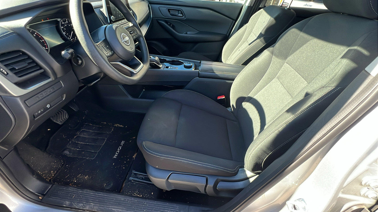 Used 2024 Nissan Rogue S image 16