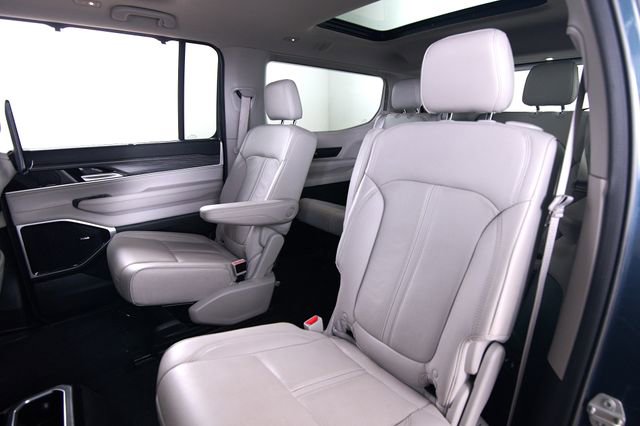 Used 2023 Jeep Wagoneer Series III w/ Premium Group I image 19