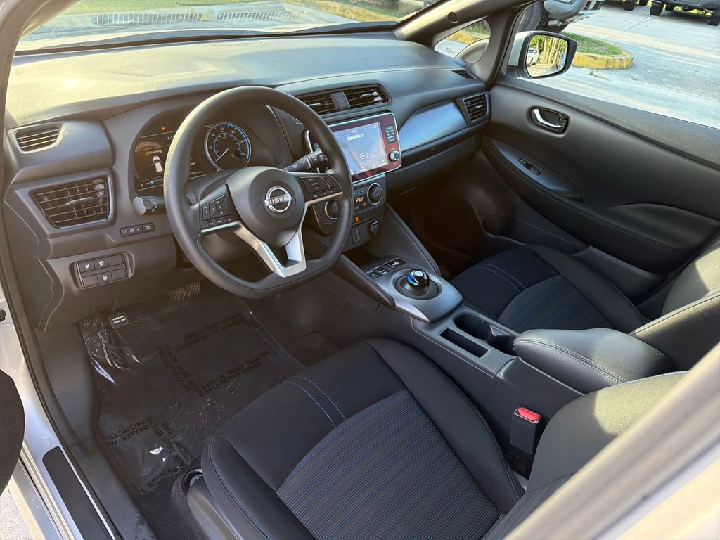 Used 2025 Nissan Leaf S FWD image 13