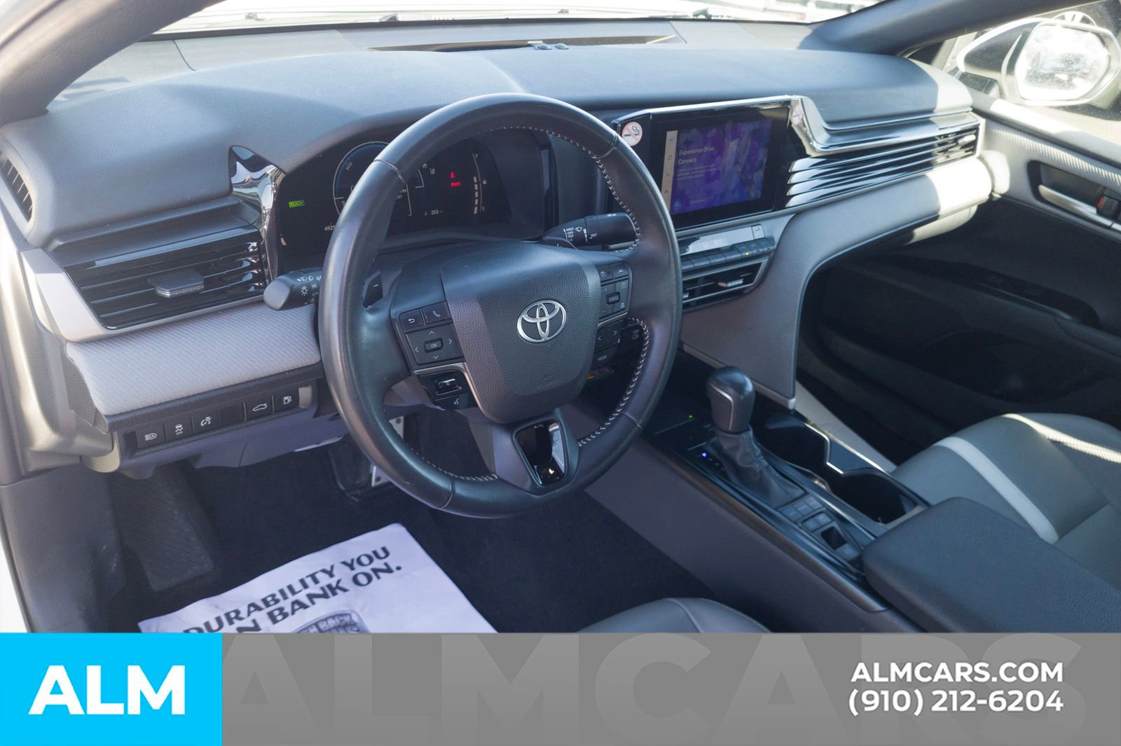 Used 2025 Toyota Camry SE image 15